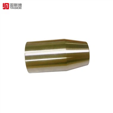 Torno CNC de precisión que mecaniza piezas de acero inoxidable